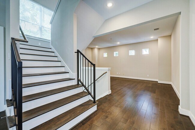 Photo - 5315 Egbert St