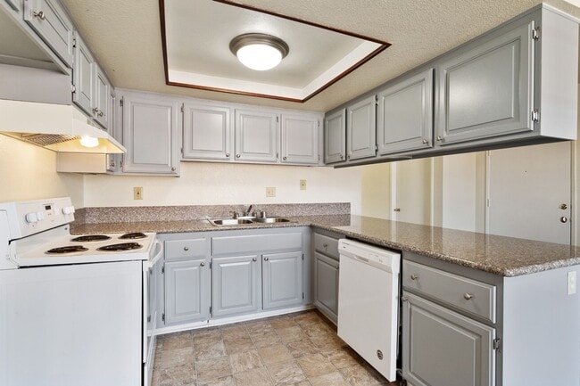 Plymouth Manor Apartments