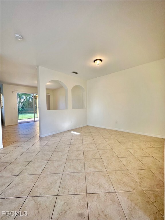 Building Photo - 10101 Tin Maple Dr Rental
