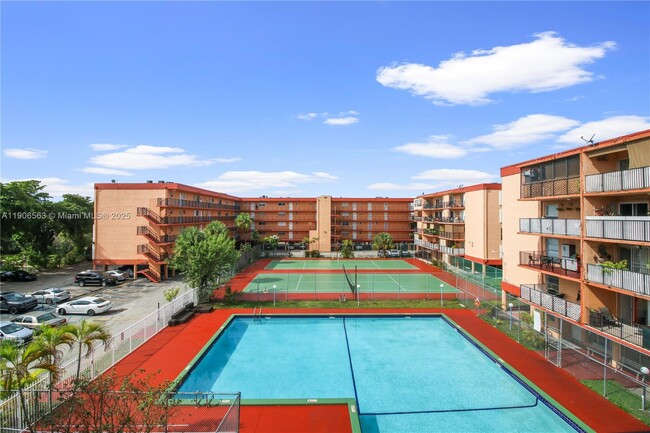 Building Photo - 1910 W 56th St Unit 3320