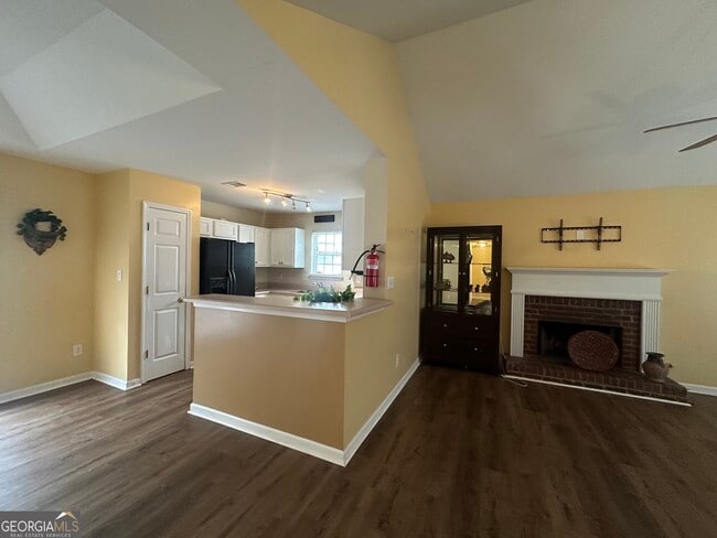 Photo - 1943 Oakbluff Way SW