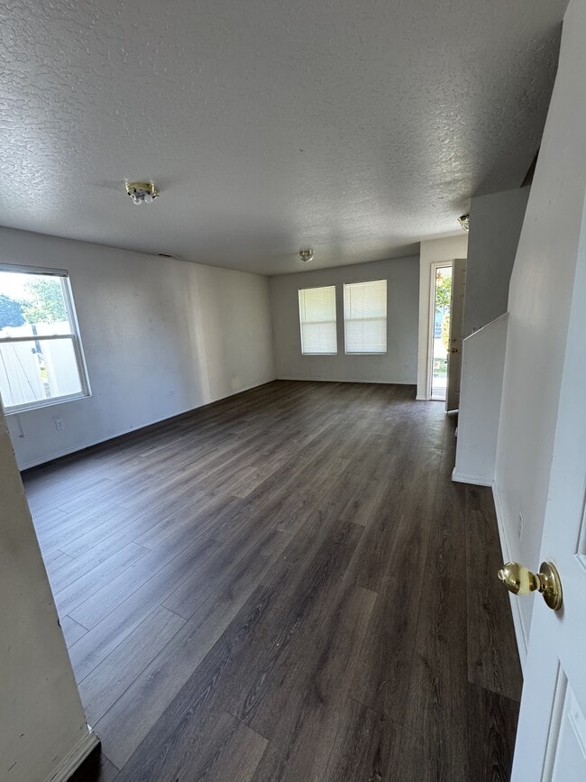 Photo - 306 W Wood Owl Dr