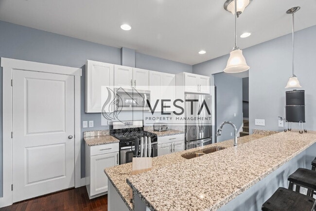 Photo - 16 Hyde Park Pl