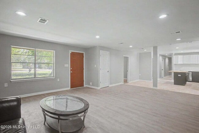 Photo - 3 bed close to D'Iberville! Unit #2