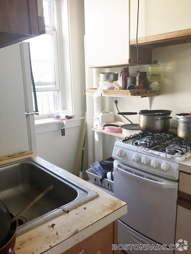 Building Photo - 1175 Boylston St Rental