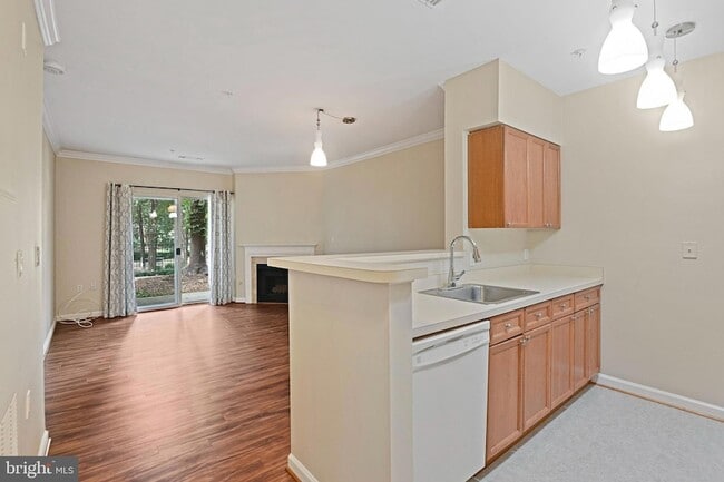 Building Photo - 2204 Westcourt Ln Unit 122 Rental