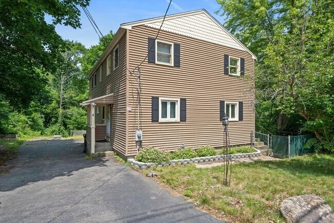 Building Photo - 585 Washington St Rental