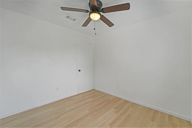 Photo - 1413 Featherstone St