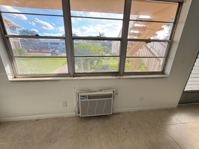 Photo - 210 Canterbury J Unit 210