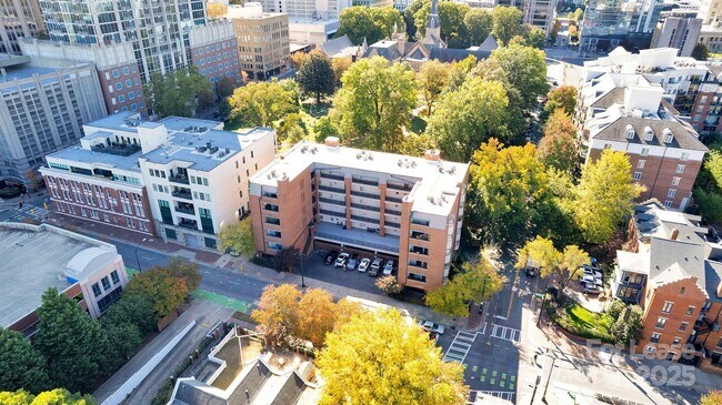 Photo - 224 N Poplar St Unidad 2