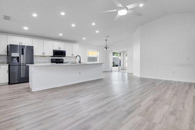 Photo - 693 Persian Dr