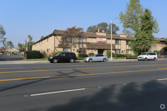 Building Photo - Woodman Court Rental