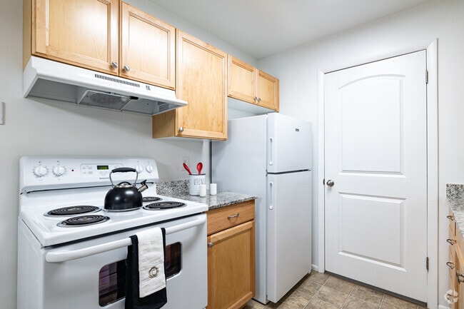 2BR, 1.25BA - 1,000SF - Kitchen