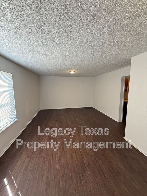 Building Photo - 1715 Short St Unit B Rental