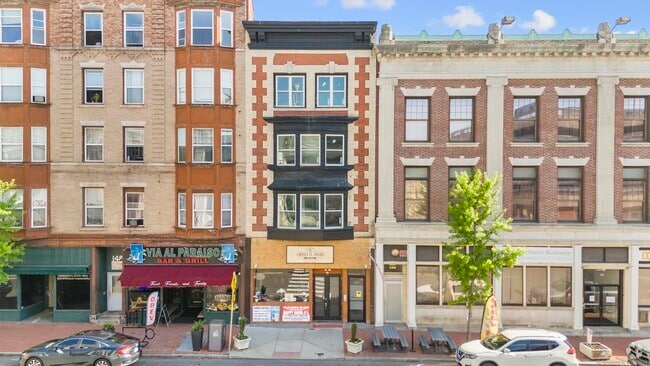 Building Photo - 140 Grand St Unit 3A Rental