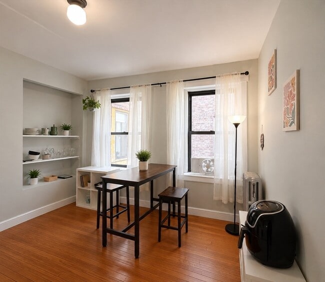 Building Photo - 32 Reedsdale St Unit 3