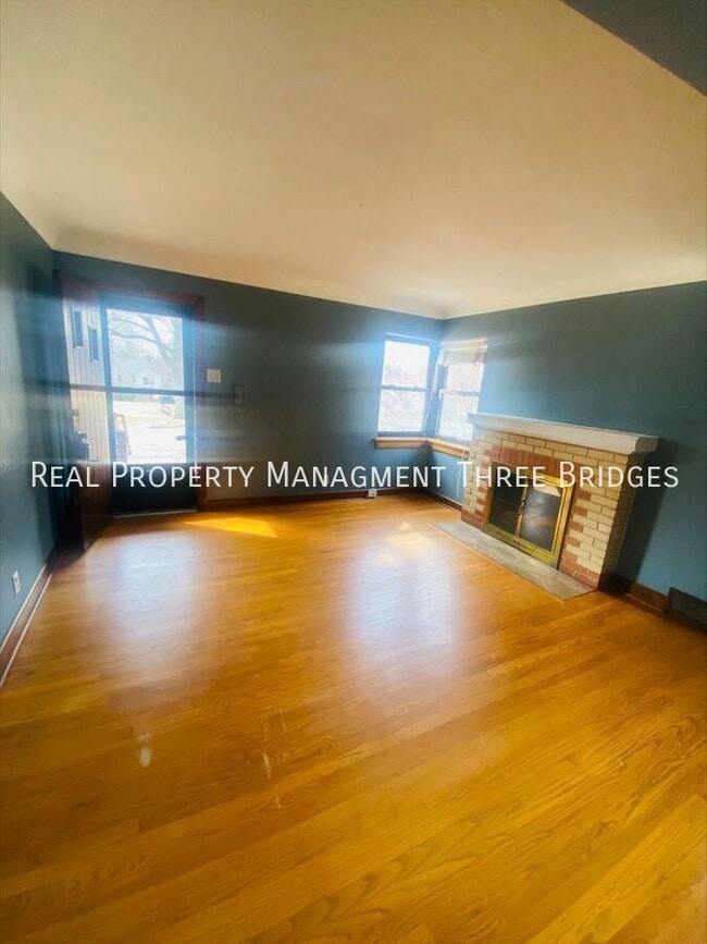 3636 Eminence Blvd