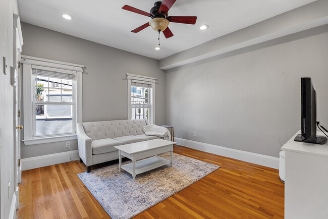 Photo - 16 Edgemere Rd Unit 1