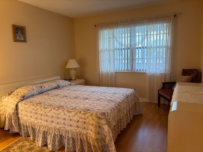 Photo - 115 Camden E