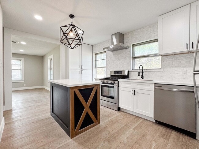 Photo - 2108 Ontario Ave