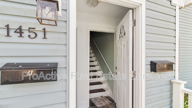 Building Photo - 1451 W Ocean View Ave Rental