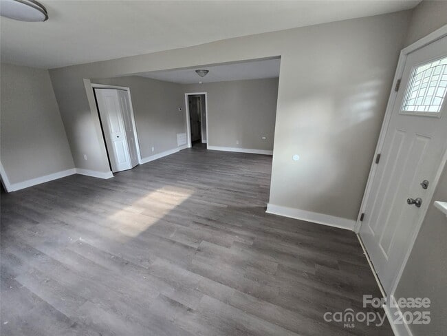 Photo - 2720 Englehardt St