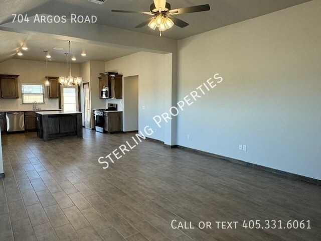 Photo - 704 Argos Rd