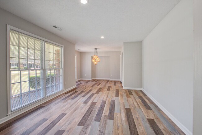 Photo - 1805 Chelwood Cir