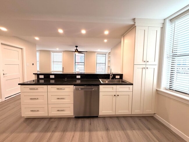 Photo - 4017 Butler St Unit 2nd Floor