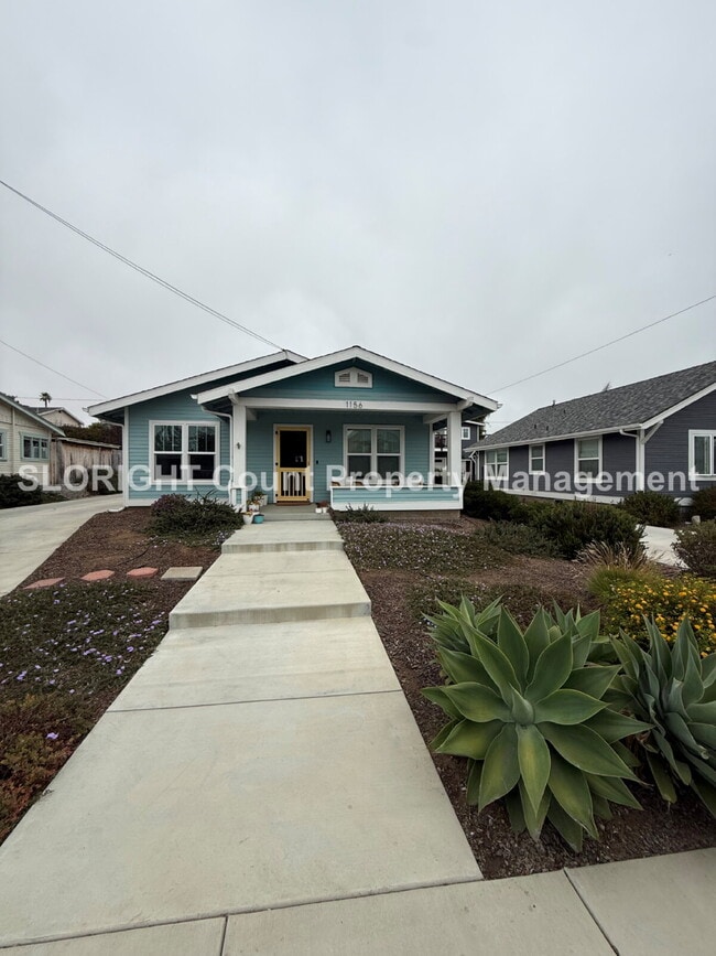 Building Photo - AVAILABLE SEPTEMBER- Walking Distance From The Beach - 3 Bed / 2 Bath