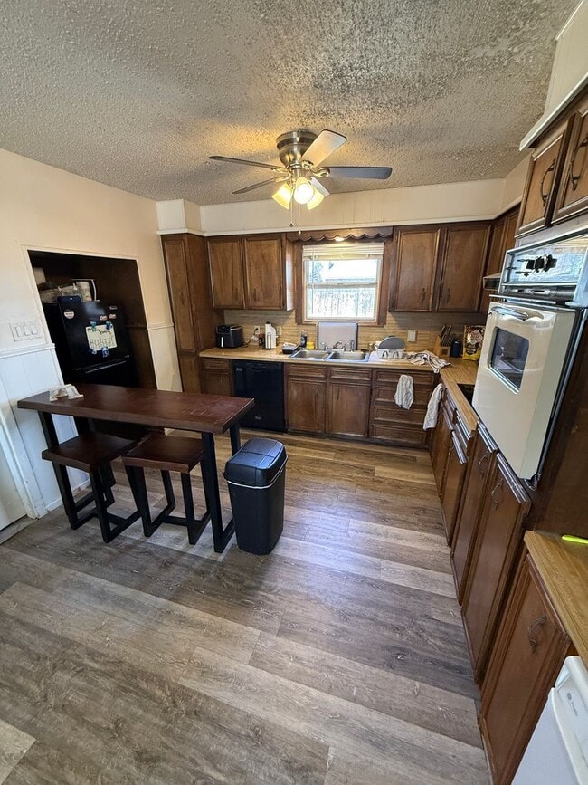 Photo - Pre Leasing for fall 2026! 5 bedroom 2 bath by LCU!