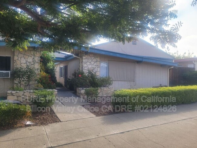 Building Photo - 900 Sobrato Dr