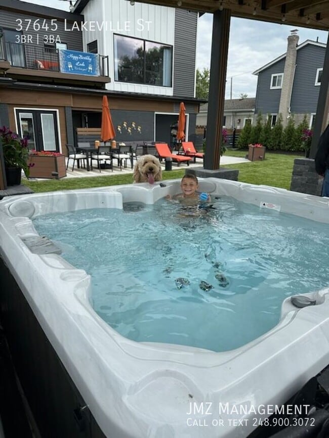 Photo - 37645 Lakeville St