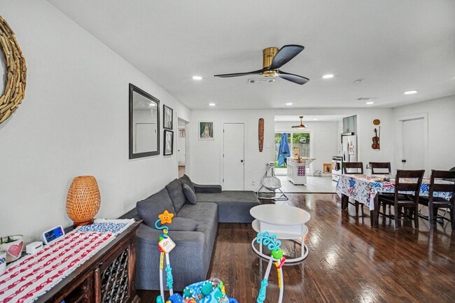 Photo - 5226 Pomander Rd