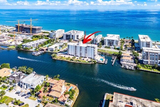 Building Photo - 1160 Hillsboro Mile Unit 607