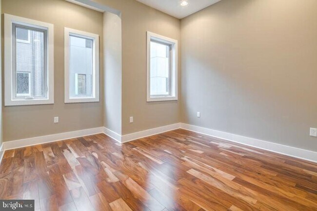Photo - 826 N 3rd St