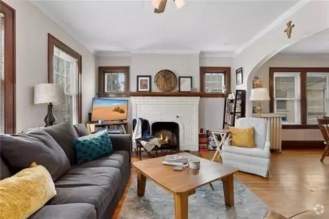 Building Photo - 1381 Saint Clair Ave Unit 2 Rental