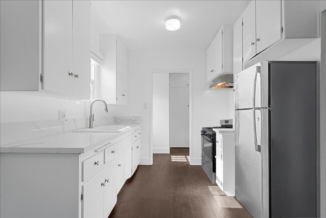 Photo - 107 S Aviation Blvd Unidad FRONT