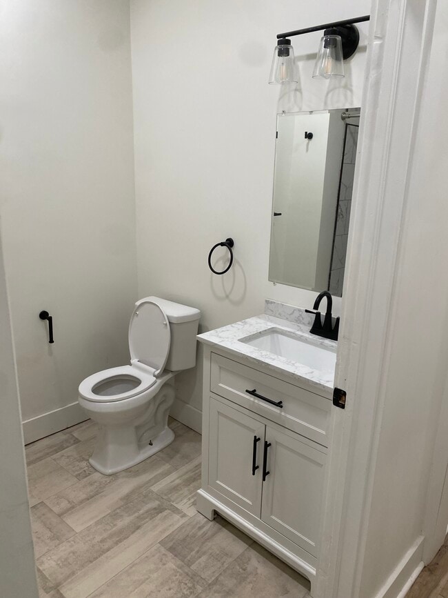 11 E Walnut St Unit 1