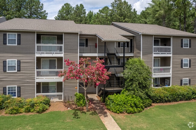 Building Exterior - Lake Crossing Apartment Homes