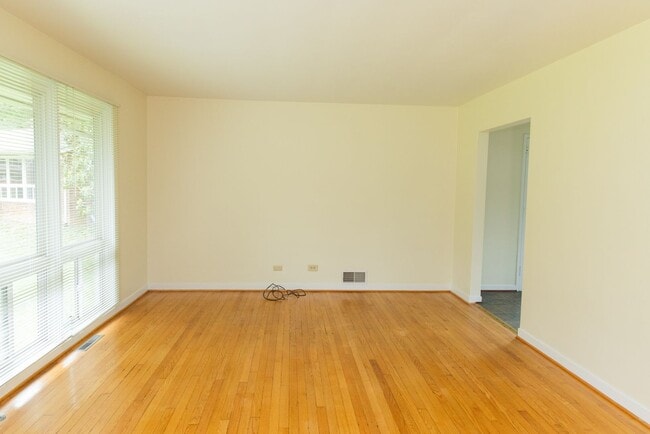 Building Photo - Comfortable Single-Family Living with All-Inclusive Utilities