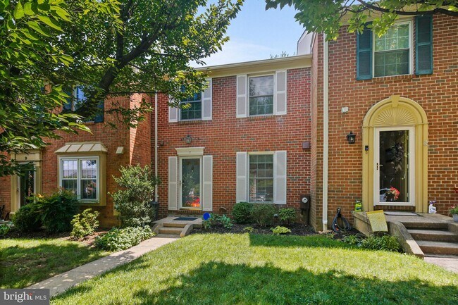 Photo - 7 Castlehill Ct Townhome