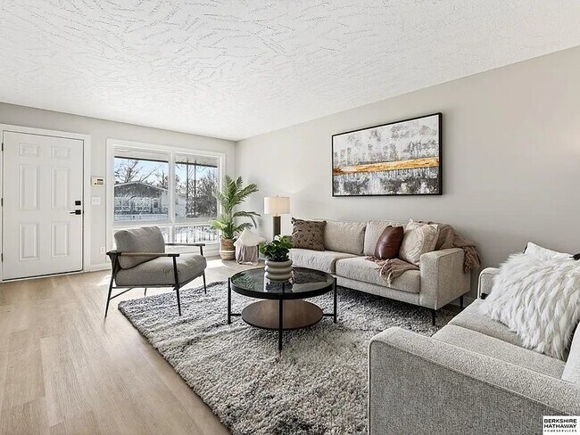 Photo - 5610 Seward St