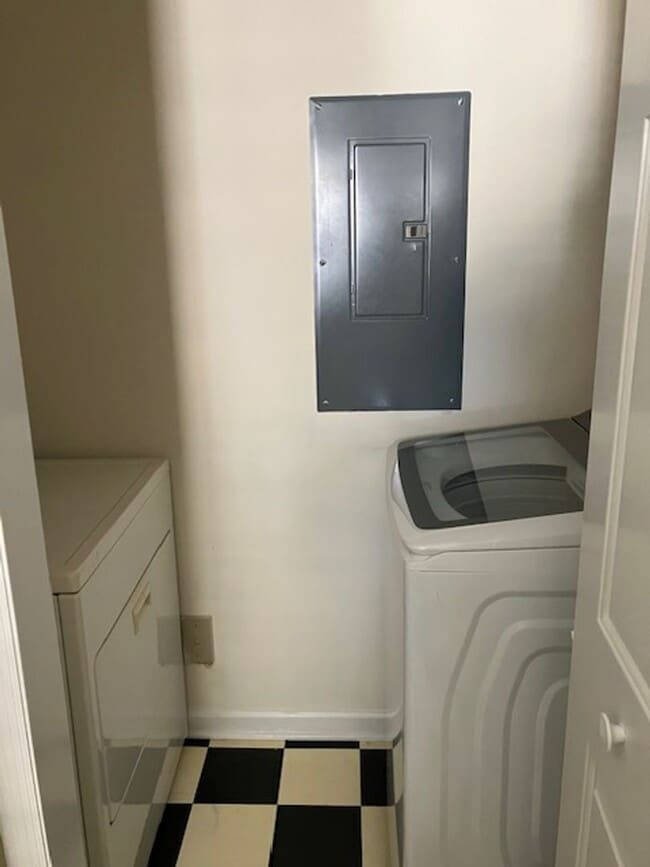 Photo - 715-L Unidad 715-L