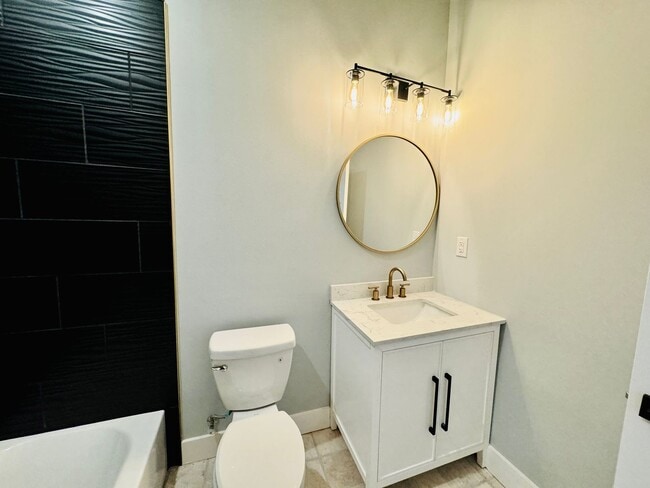 Photo - 1107 E 38th St