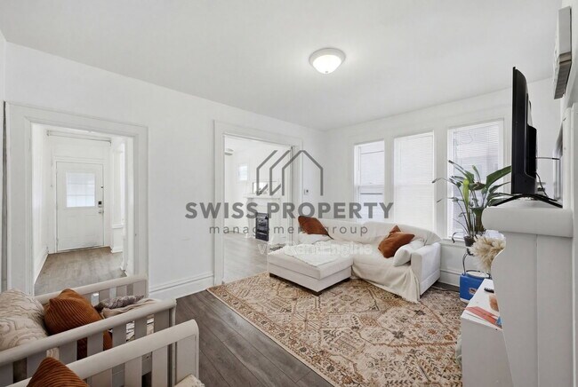 Photo - 2209 Summit St