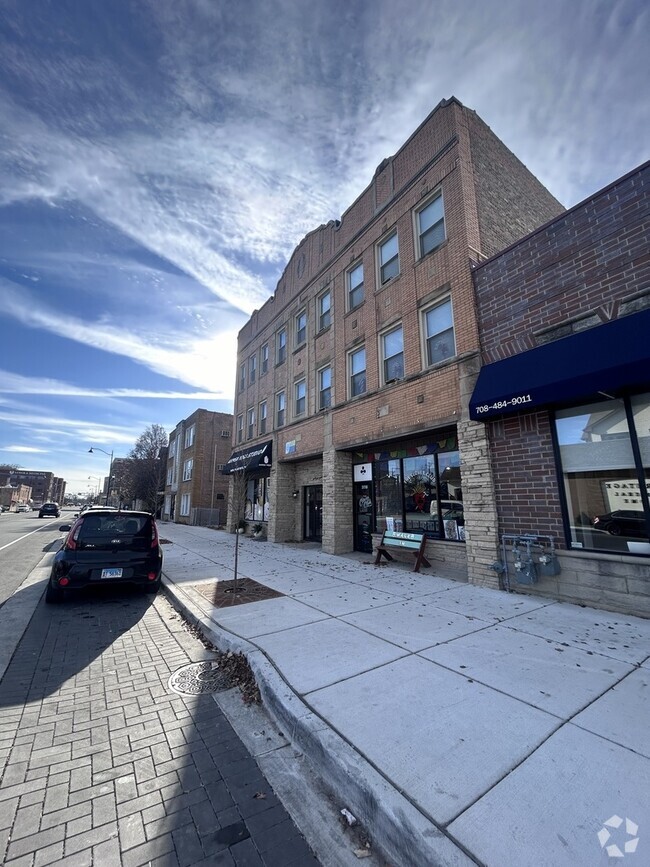 Building Photo - 3120 Oak Park Ave Rental