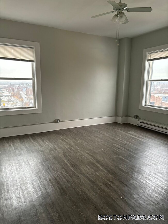 Building Photo - 50 Franklin St Rental