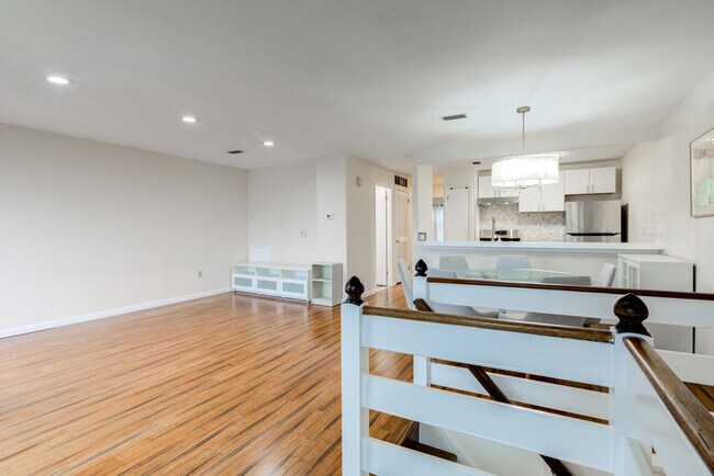 Photo - 421 Wendover Dr Unit 421