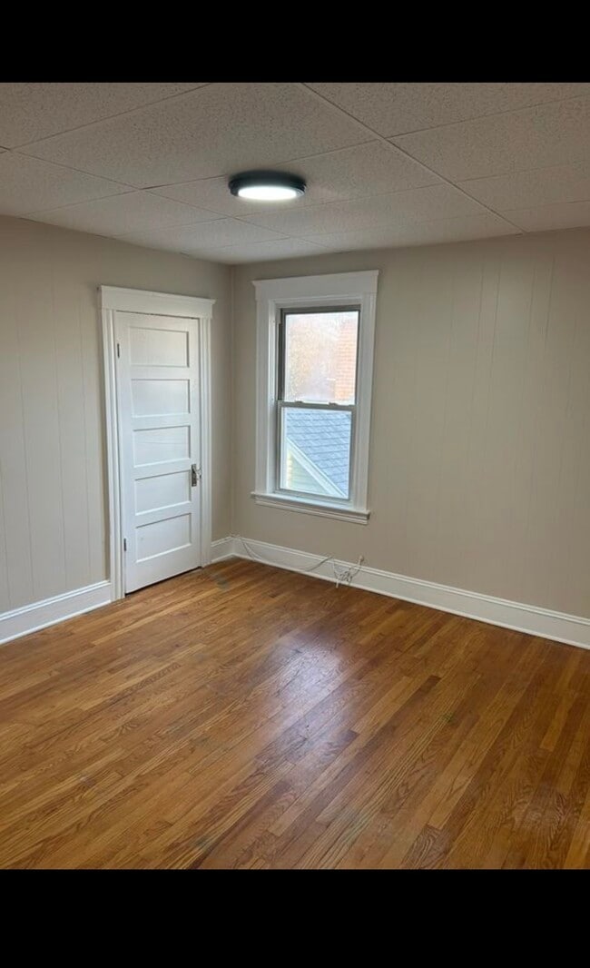 Building Photo - 37 Maple St Unit 3